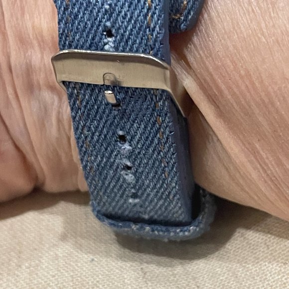 Croton Manhattan Watch Interchangeable Distressed Denim Bands Set with Case - Picture 5 of 11